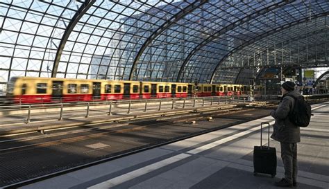 Almanya'da ulaşım sektöründe uyarı grevleri devam ediyor - Son Dakika Haberleri